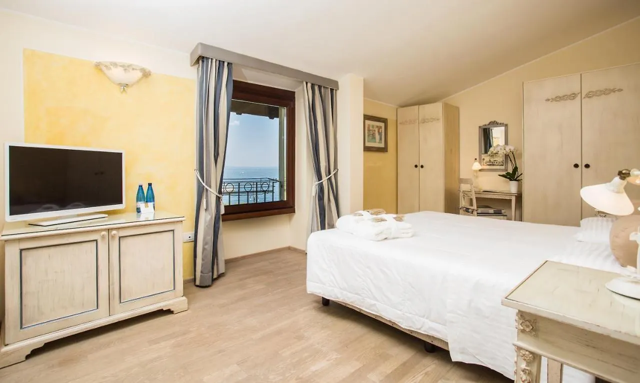 Hotel Spiaggia D'Oro - Charme & Boutique - Garda Lake Collection Salo 4*,  Italy